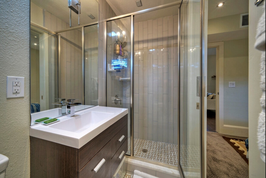 FULL BATHROOM DOWNSTAIRS - 3805 southridge dr
