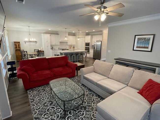 Building Photo - 819 Lost Grv Trl