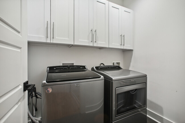 Washer/dryer in unit - 129 Holiday Ave NE