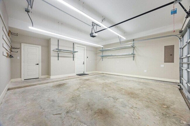 Building Photo - 518 E 40th St