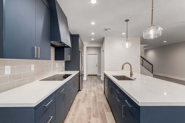 Building Photo - 165 E Lexington Ave