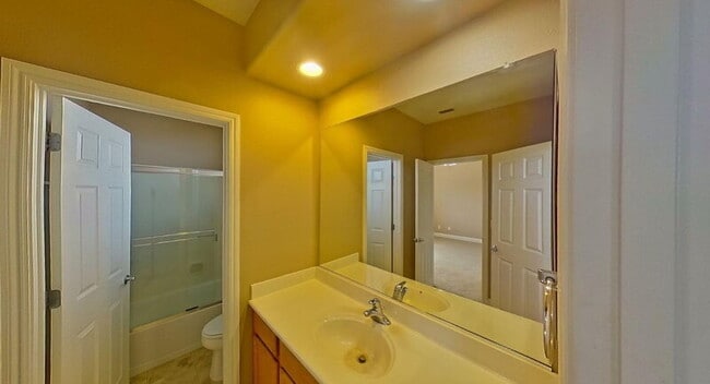 Building Photo - 1692 Woodhaven Cir