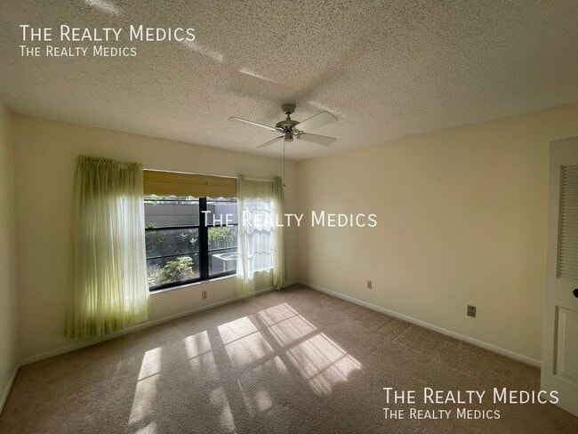 Building Photo - 477 Meadowood Blvd