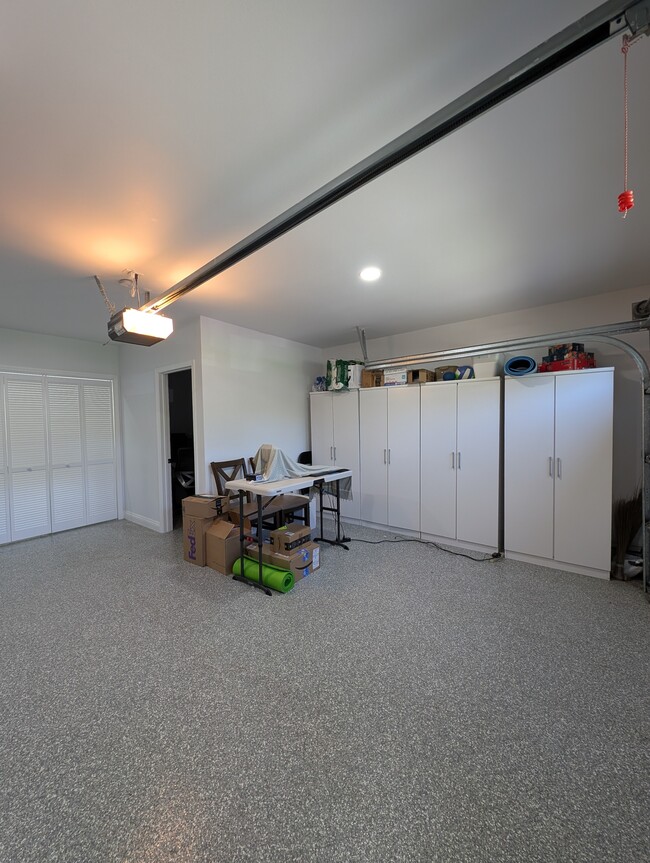 Building Photo - 42 Almond Tree Ln