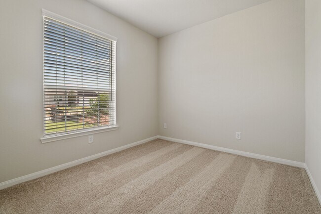 Building Photo - 345 Fastboy Ln