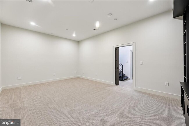 Building Photo - 4428 Albemarle St NW
