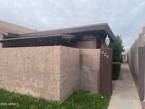 Building Photo - 826 S Casitas Dr