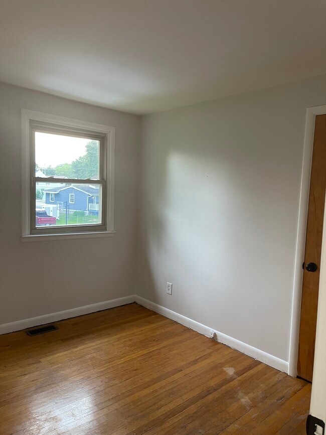 Building Photo - 6 Juniper Ln