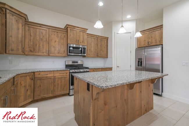 Building Photo - Pet Friendly 4 Bedroom Little Valley Home ...
