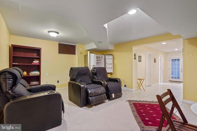 Building Photo - 5135 Summit Dr