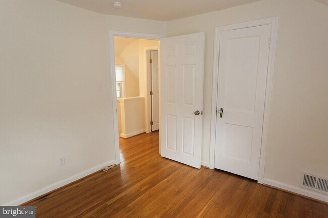 Building Photo - 1419 N Longfellow St