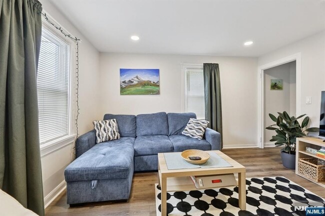 Building Photo - 567 S Broad St