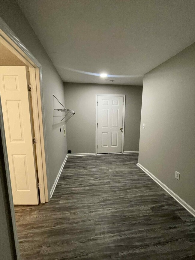 Building Photo - 207 Aqueduct Dr