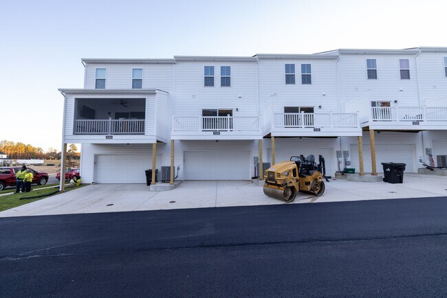 Building Photo - 15369 Sunray Aly