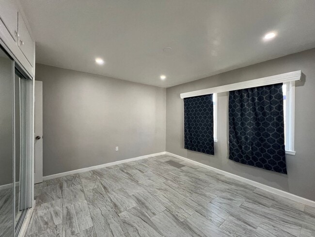 Building Photo - Beautiful 3 Bedroom 1 Bathroom House with Fenced and Landscaped Yard with All Utilities Included