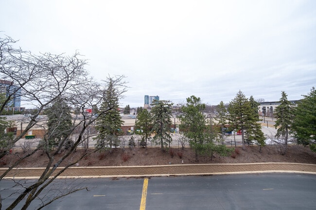 Building Photo - 7200 York Ave S