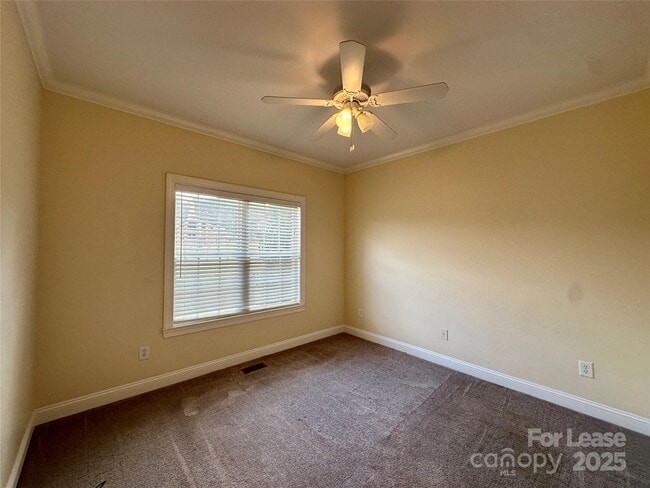 Building Photo - 3351 Robinwood Rd