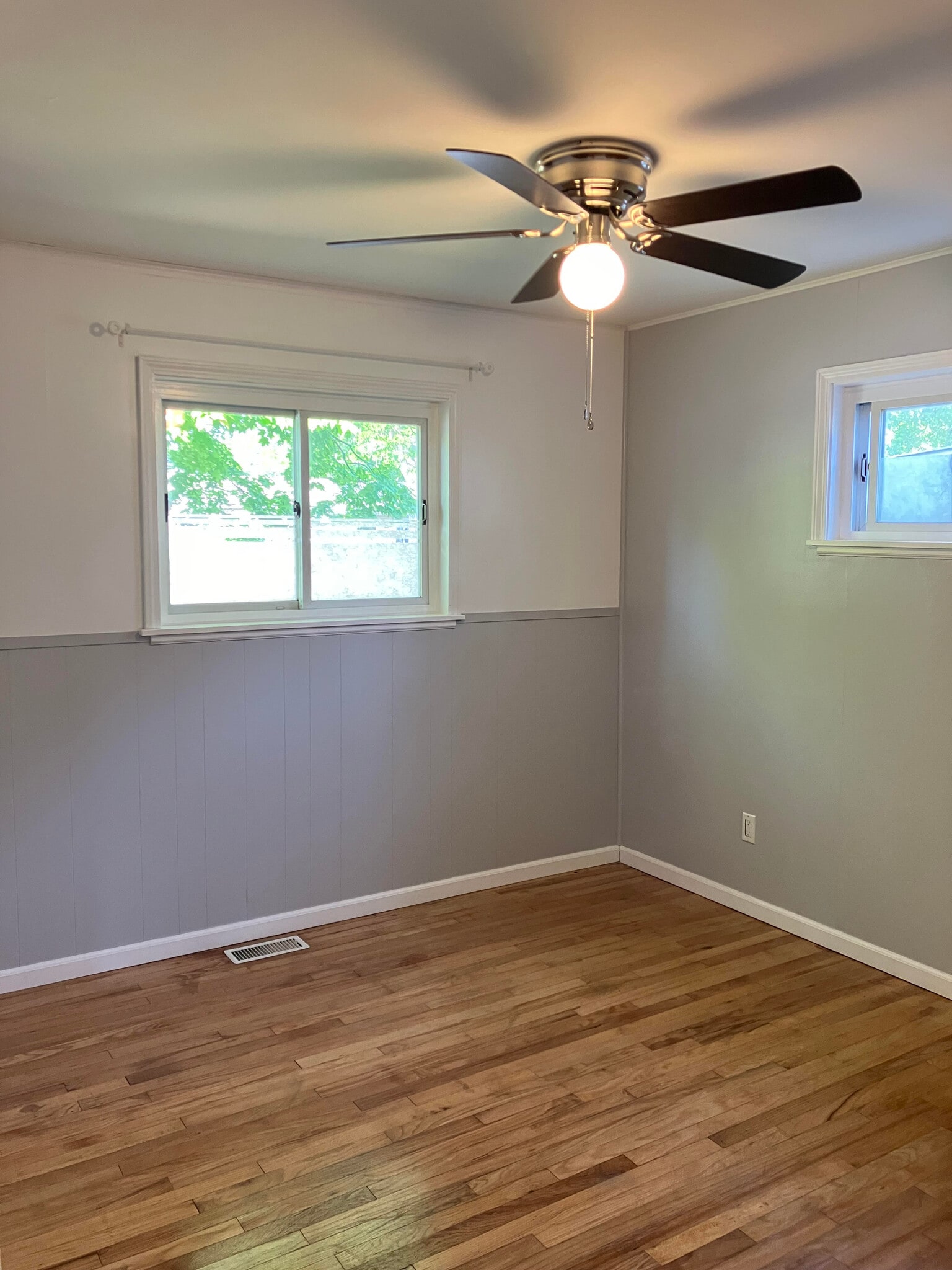 front corner bedroom accent wall - 1285 Commonwealth Ave