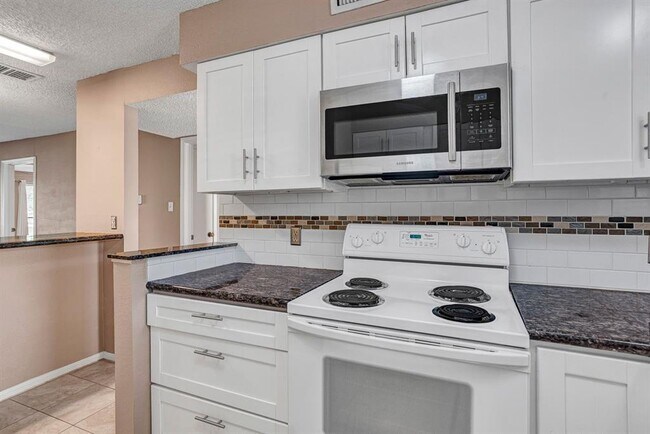 Building Photo - 104 Lakeview Terrace
