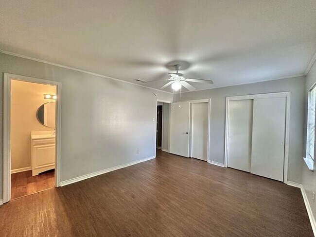 Building Photo - Spacious 3-Bed, 2-Bath Home with Large Sho...