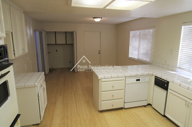 Building Photo - 9344 Winding Oak Dr