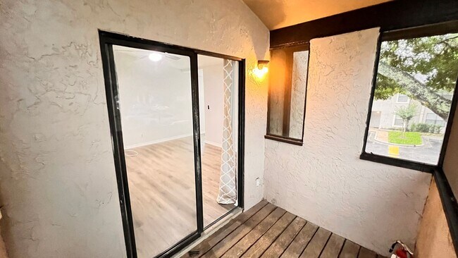 Building Photo - Unlock Your Perfect Winter Park Retreat: F...