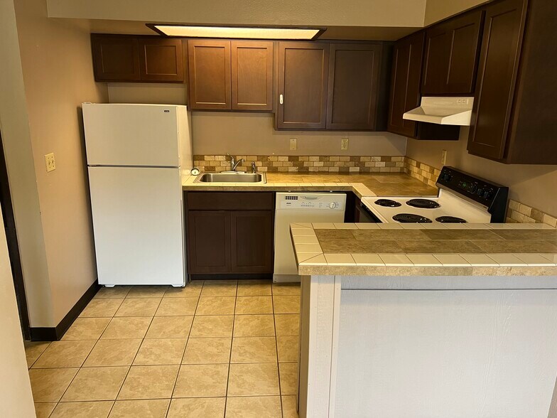 Building Photo - 304 S Pine St