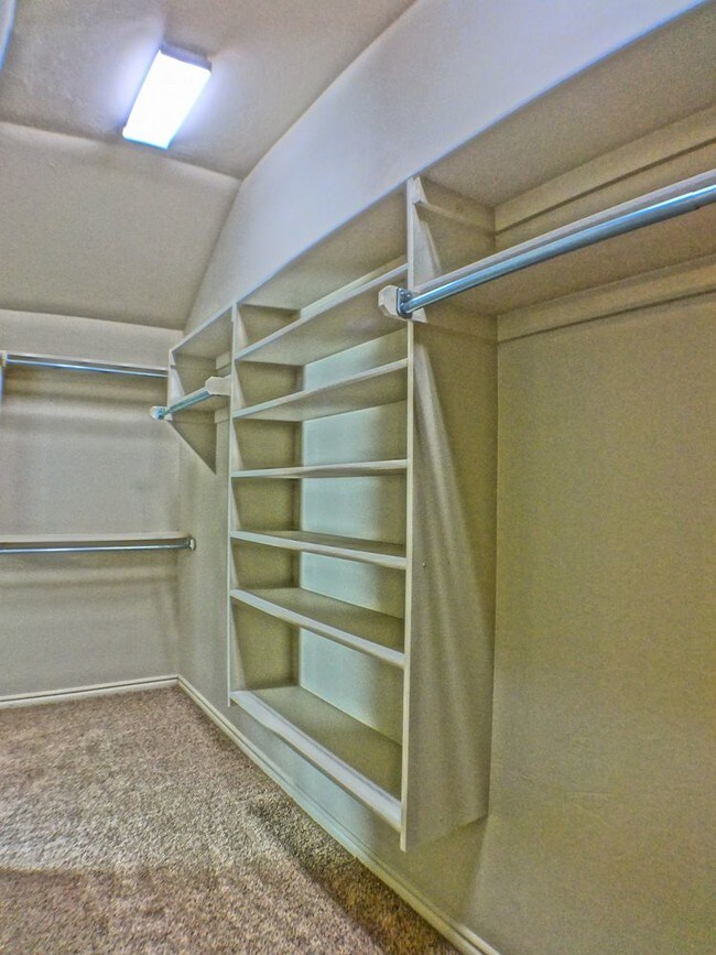 Building Photo - 724 Abilene Way