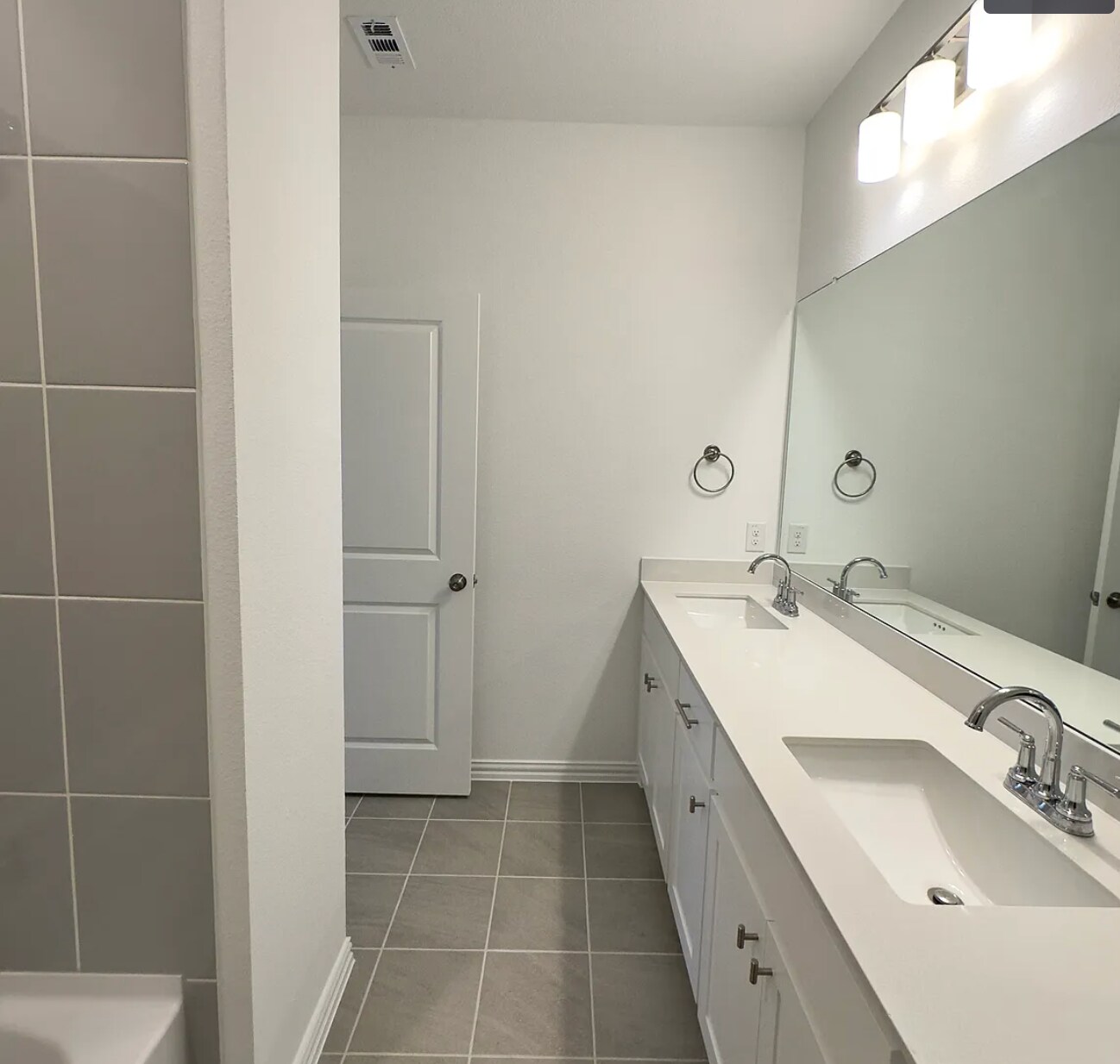 Building Photo - 9575 Speaker Dr