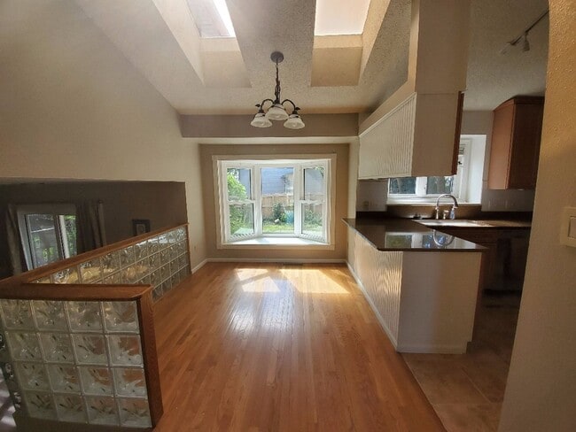 Building Photo - PET FRIENDLY, 4 BEDROOM, 2.5 BATH WITH ATT...