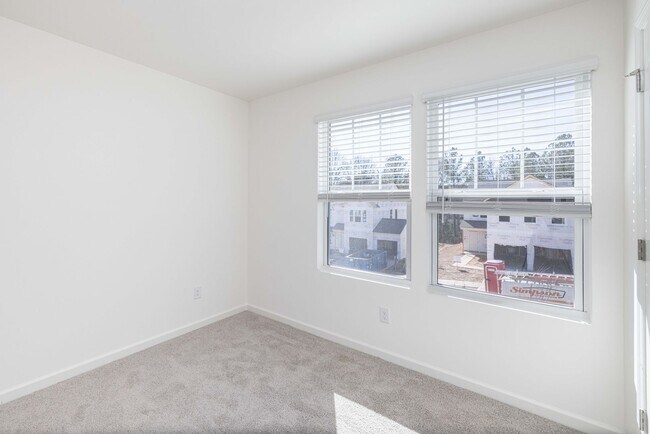 Building Photo - BEAUTIFUL 4 Bedroom Home Piedmont School D...