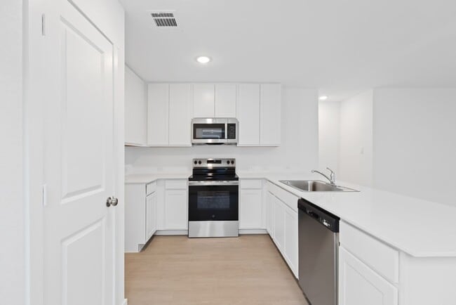 Building Photo - 972 Creek