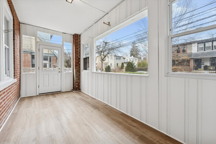 Building Photo - 10 W Jefferson St