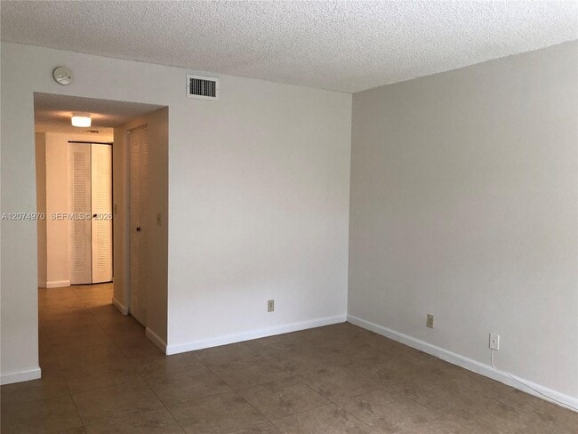 Building Photo - 9855 Westview Dr