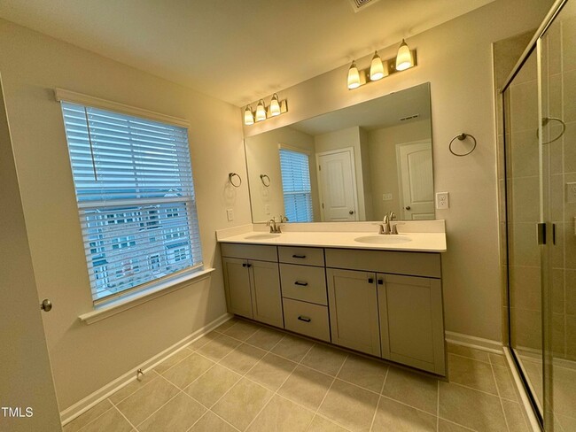 Building Photo - 209 Hickory Plns Rd