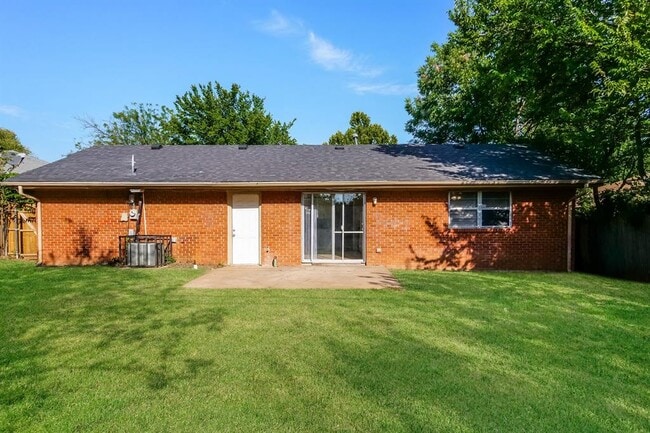 Building Photo - 621 Juniper Ave
