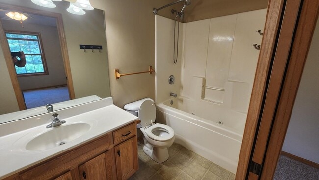 Building Photo - 3037 Venice Ln NW