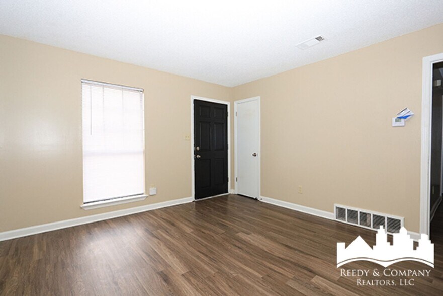 Building Photo - 2559 Wellons Ave