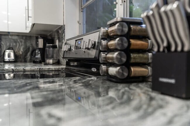 Building Photo - 20010 Highland Lakes Blvd