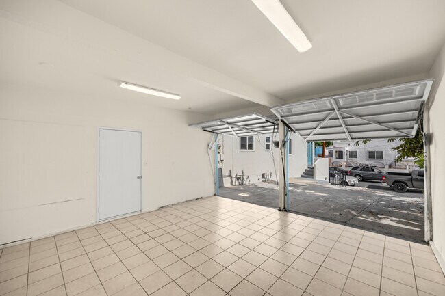 Building Photo - 1009 Tremont St
