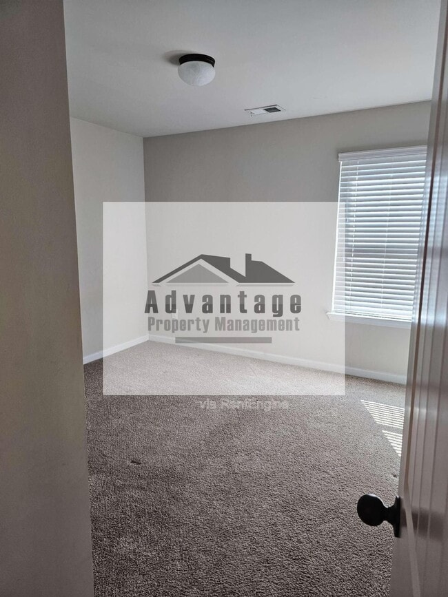 Building Photo - 250 Magnaview Dr