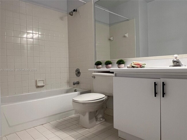 Building Photo - 543 Racquet Club Rd