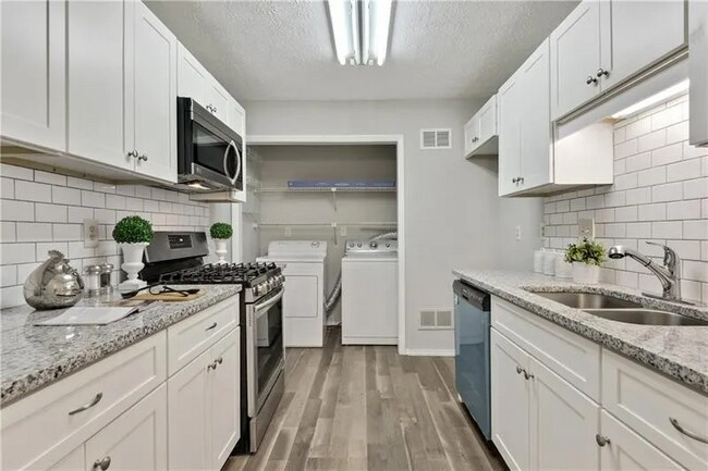 Building Photo - 901 Country Park Dr