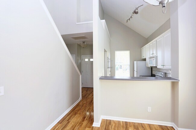 Building Photo - 915 Cinnamon Dr