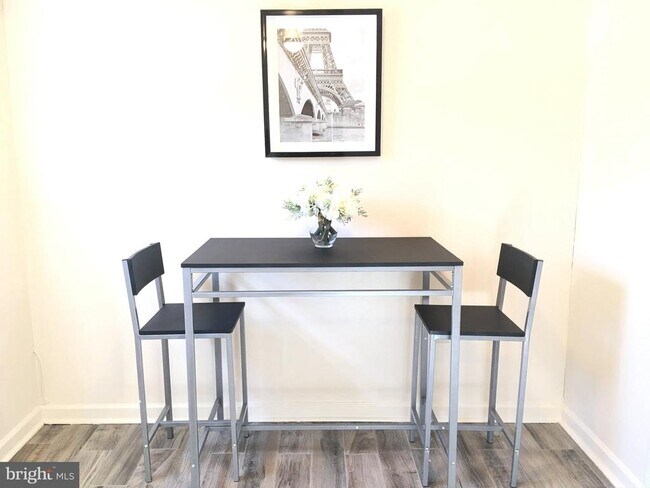 Building Photo - 5929 Quantrell Ave