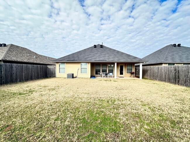 Building Photo - 3825 Pickering Pass Dr