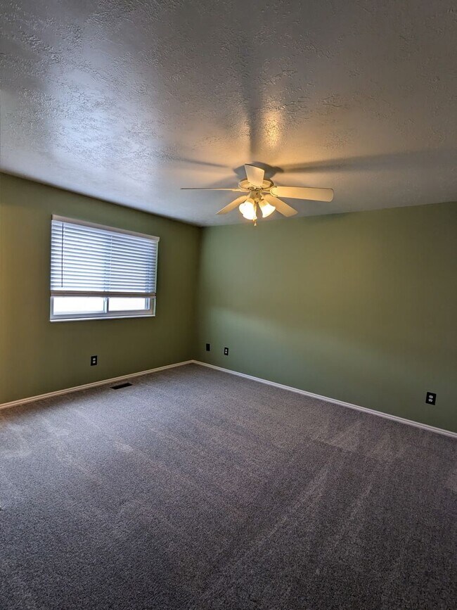 Building Photo - $1,800 Rent Credit! Spacious 5-Bed Clearfield Home with Garage & Fenced Yard