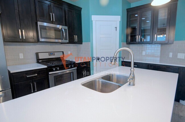Building Photo - 15351 Tarawa Dr