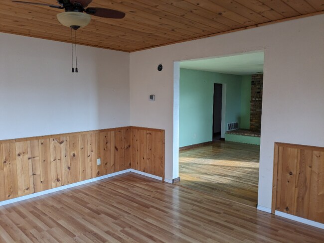 Building Photo - 5028 Eastside Hwy