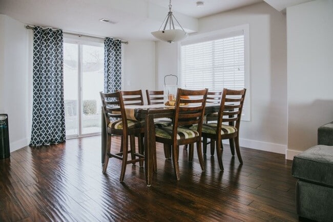 Building Photo - 3 Bed 2.5 Bath in Orem